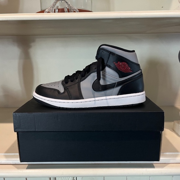 Jordan 1 Mid Shadow Red (Men’s 7.5) - Picture 2 of 6